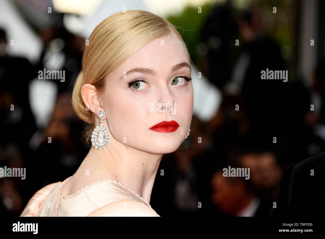 72a Cannes Film Festival 2019, tappeto rosso cerimonia di apertura e "i morti non muoiono'. Foto di Elle Fanning Foto Stock