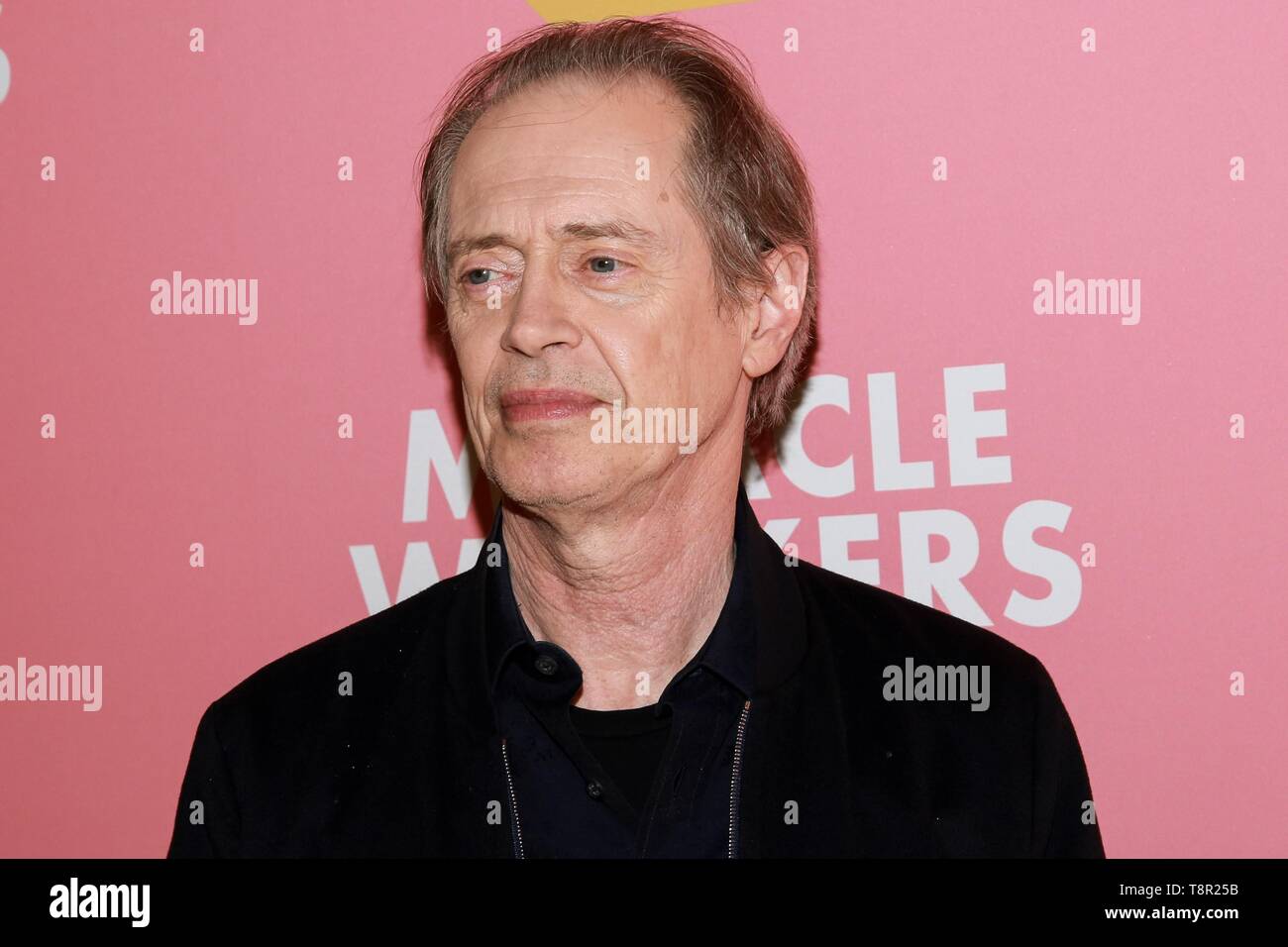 New York, NY, STATI UNITI D'AMERICA. 14 Maggio, 2019. Steve Buscemi presso gli arrivi per miracolo lavoratori Premiere, 92Y Street, New York, NY, 14 maggio 2019. Credito: Jason Mendez/Everett raccolta/Alamy Live News Foto Stock