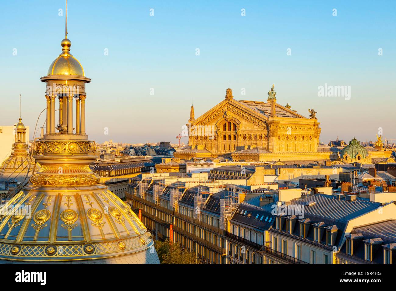 Francia, Parigi, l' Opera Garnier e la cupola del grand magasin le Printemps Foto Stock