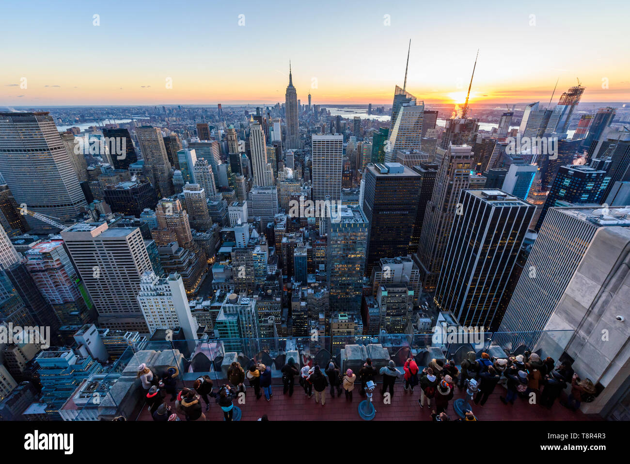Panorama di Midtown skyline di Manhattan con l' Empire State Building dal Rockefeller Center Observation Deck. Parte superiore del Rock - New York Cit Foto Stock