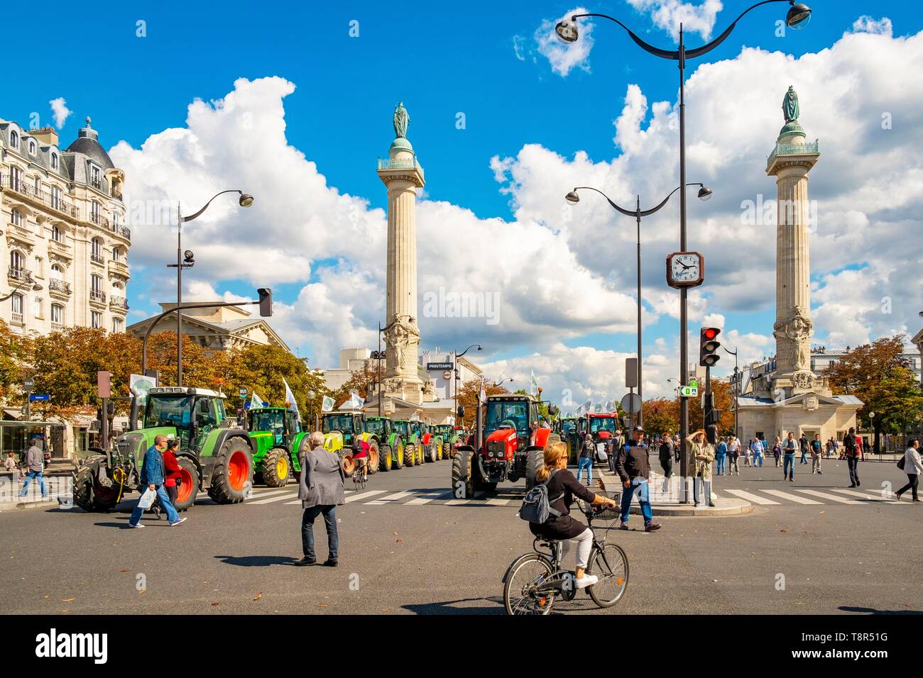 Francia, Parigi, Place de la Nation, gli agricoltori di dimostrazione Foto Stock