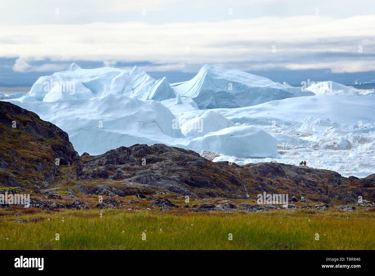 La Groenlandia, Costa Ovest, Disko Bay, Ilulissat, icebergs elencati come patrimonio mondiale dall' UNESCO che è la bocca del Sermeq Kujalleq ghiacciaio (ghiacciaio Jakobshavn), sito di Sermermiut escursione Foto Stock