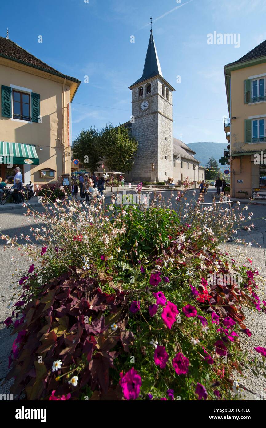 Francia, Savoie, prima del paese savoiardo, il villaggio di guewiller ospita un molto vecchio mercato di domenica mattina nel centro del paese Foto Stock