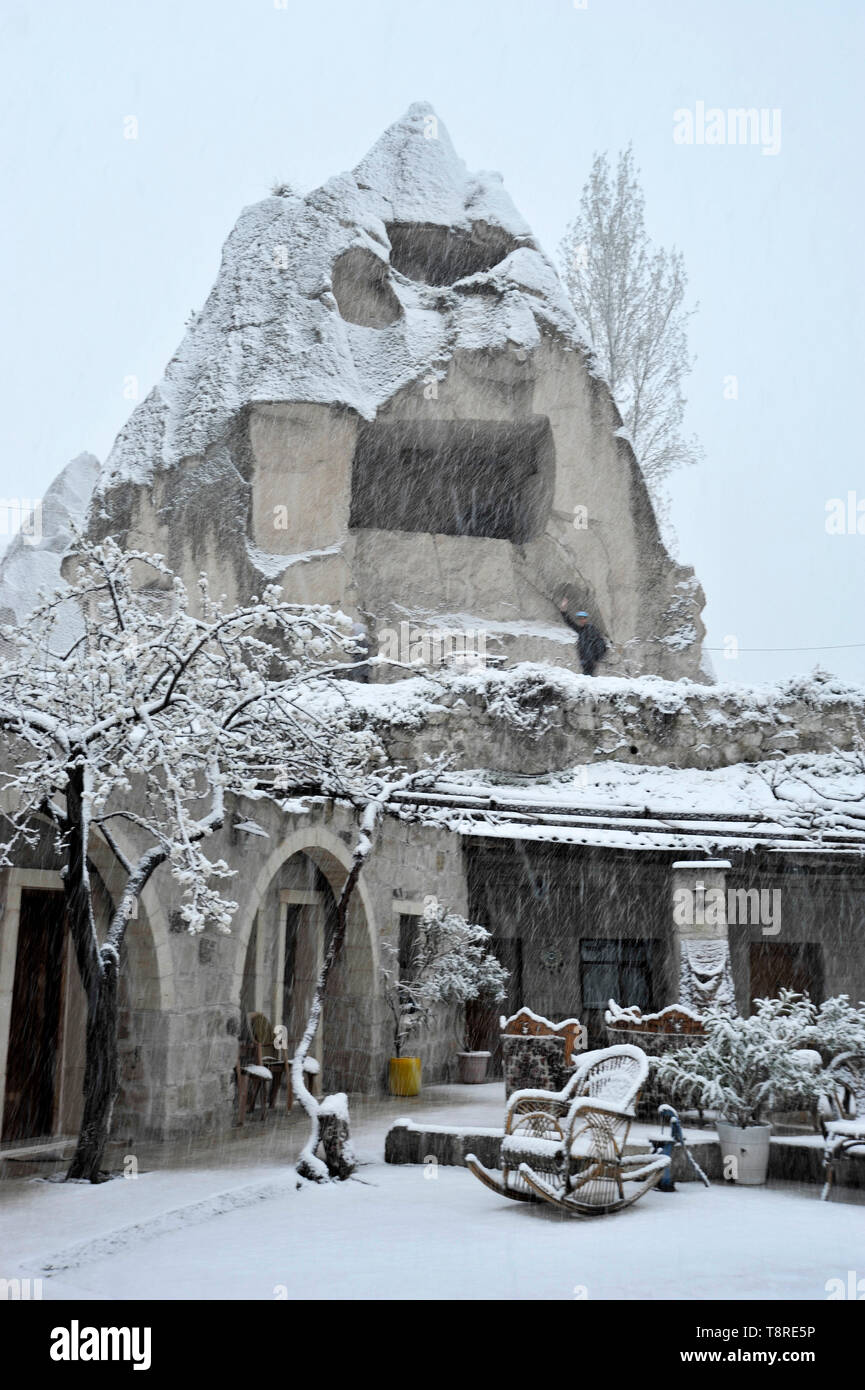 Singolare grotta facelike a Goreme, Cappadocia, Turchia Foto Stock