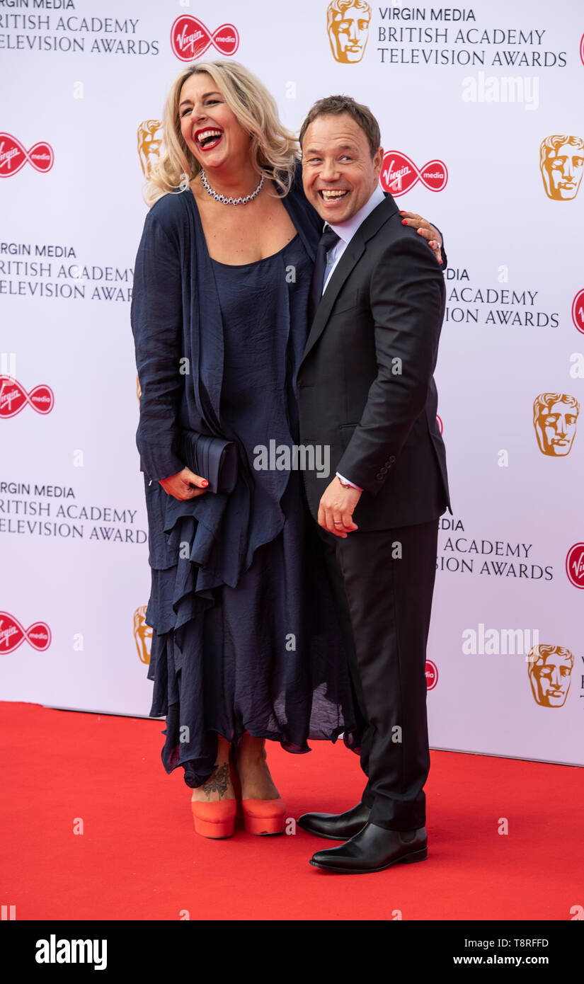 Londra, Inghilterra - 12 Maggio: Hannah Walters e Stephen Graham frequentare il Virgin Media British Academy Awards televisivo presso la Royal Festival Hall su Ma Foto Stock