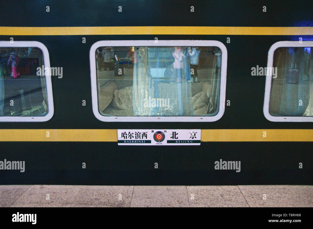 Pechino - Harbin Stazione Ferroviaria Ovest, tipo Z di treni ad alta velocità segno del percorso Foto Stock