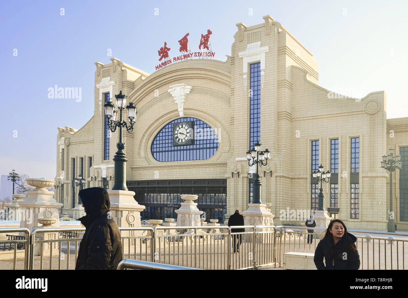 Harbin Stazione ferroviaria edificio con facciata Foto Stock
