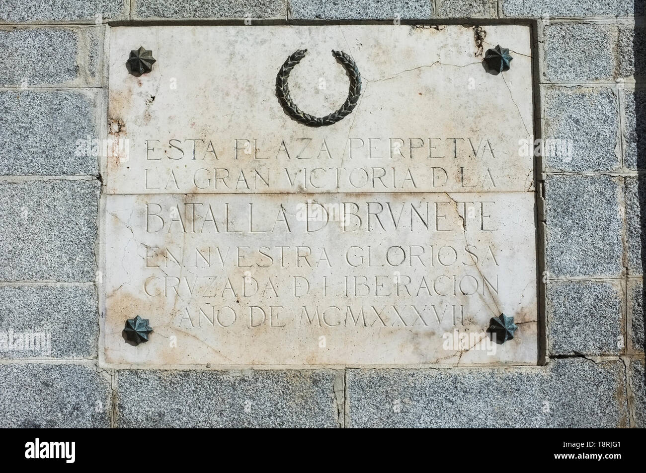 Brunete, Spagna - Jun 3rd, 2017: la battaglia di Brunete targa commemorativa. Simboli per onorare la dittatura del dittatore Francisco Franco in Brunete Mai Foto Stock