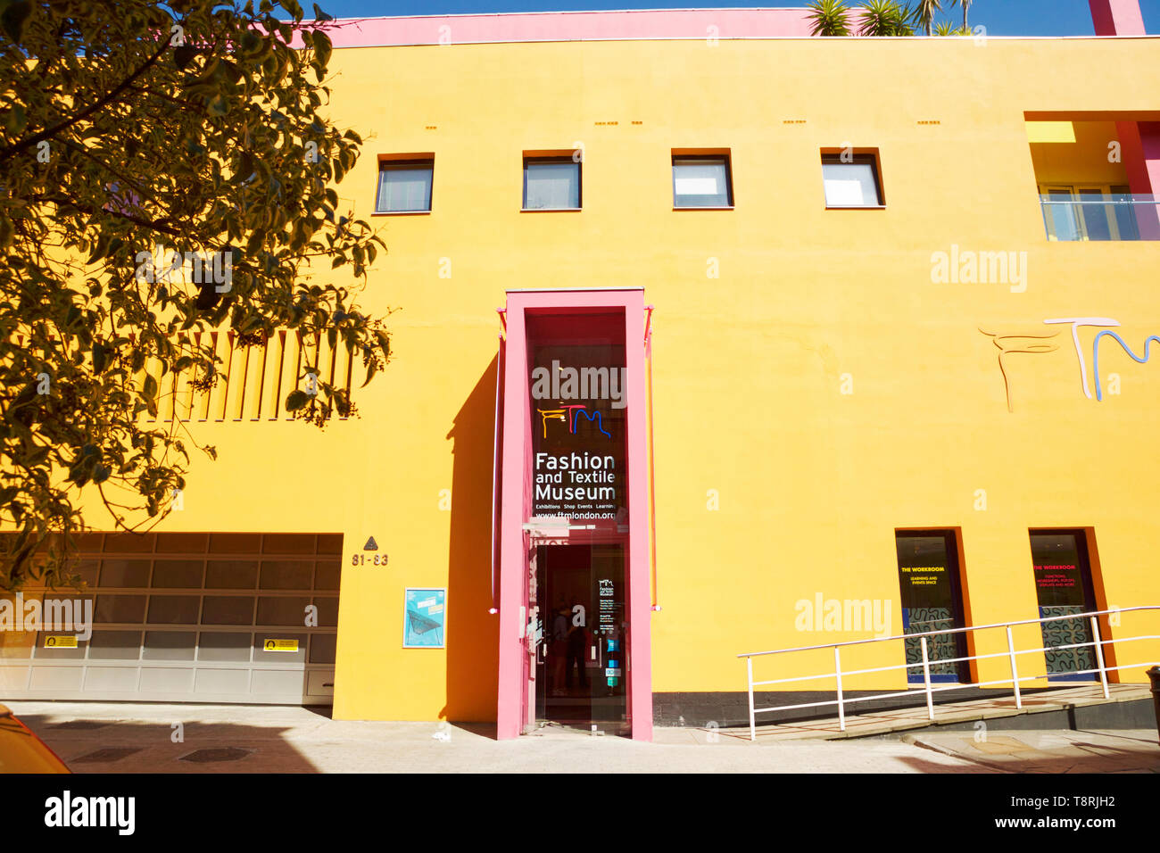 Bermondsey: Moda e tessile Museum, Londra UK. Progettato dall'architetto Ricardo Legorreta. Foto Stock