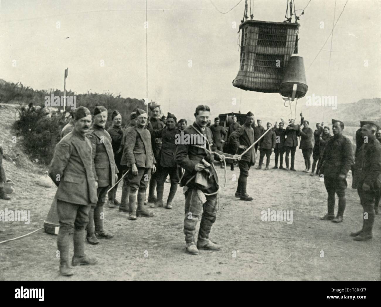 "Campo Royal Artillery Kite palloncini erano gli occhi dei nostri cannoni in Francia" (1919). Creatore: sconosciuto. Foto Stock