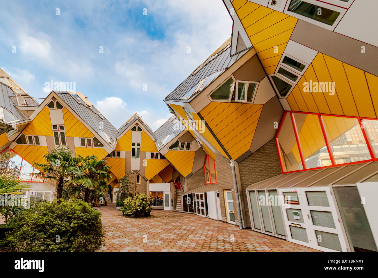 Cube Case - Kubuswoningen Rotterdam Paesi Bassi - Architetto Piet Blom - giallo case - Architettura moderna - case moderne - casa moderna Foto Stock