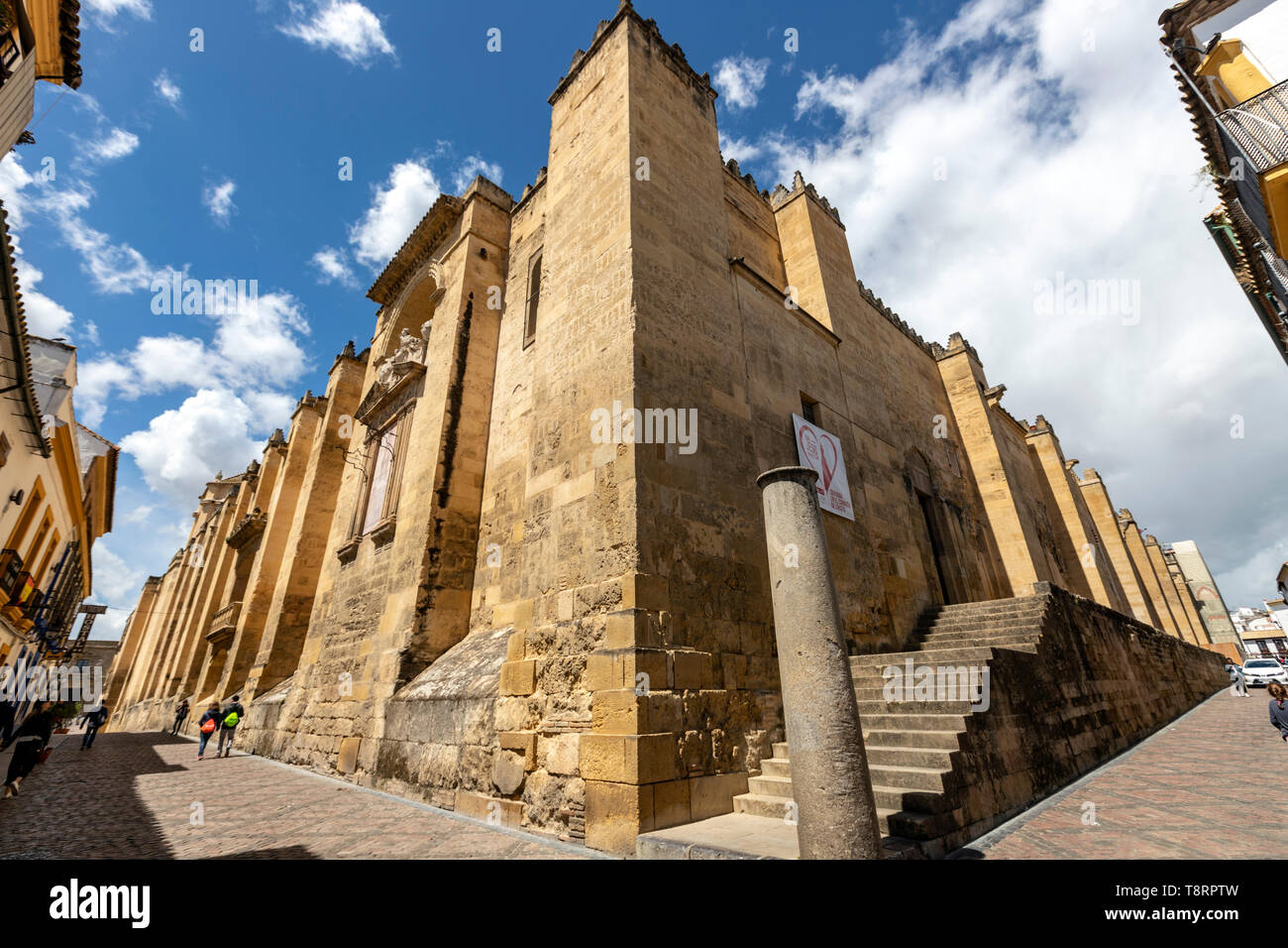 A sud e ad est della facciata, moschea-cattedrale di Cordoba, Cattedrale Mezquita di Cordova, Andalusia, Spagna Foto Stock