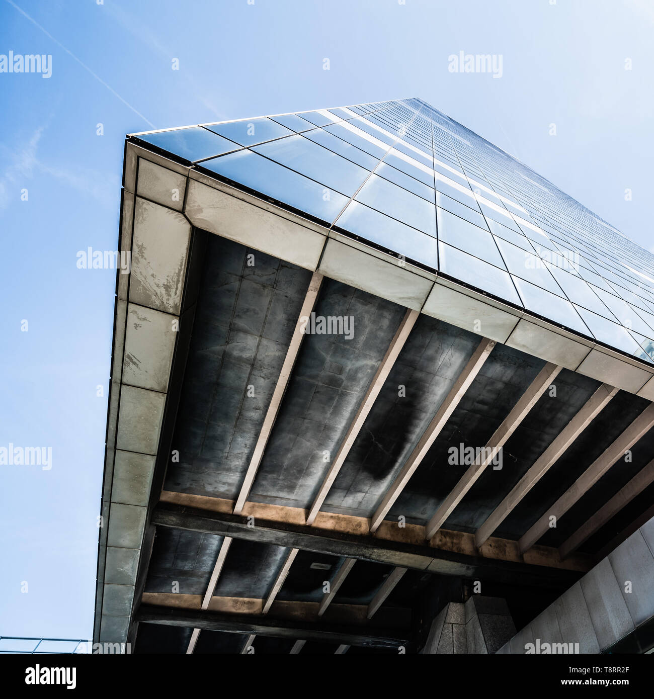 Bruxelles Sud / Belgio - 03 21 2018: Il Bruxelles Sud Tour du Midi - Zuidertoren belga di amministrazione finanziaria e torre di pensione Foto Stock