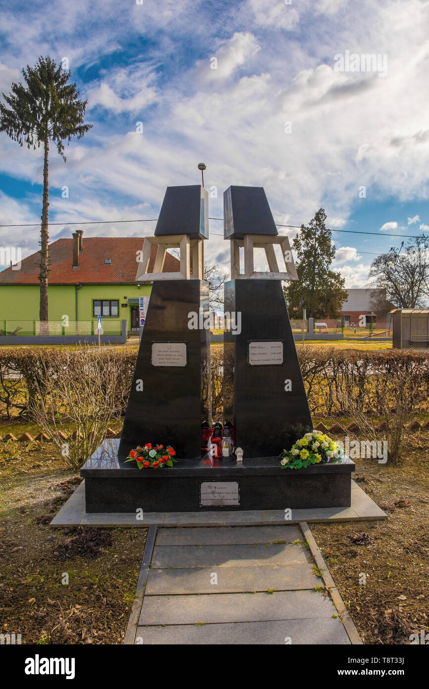 Podravska Moslavina, Croazia - 2 gennaio 2019. Un memoriale di guerra dell'era jugoslava nella contea di Osijek-Baranja, Slavonia, Croazia orientale Foto Stock