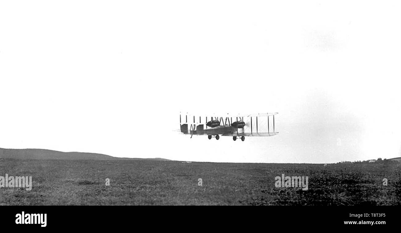 Alcock e Brown il decollo da San Giovanni, Terranova in 1919. British aviatori John Alcock e Arthur Brown ha fatto il primo non-stop volo transatlantico nel giugno 1919. Foto Stock