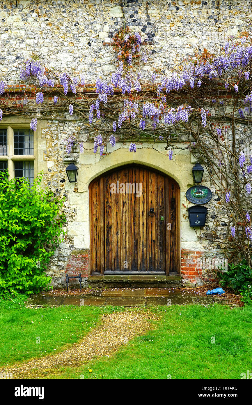 La porta a Chawton House maneggio Foto Stock