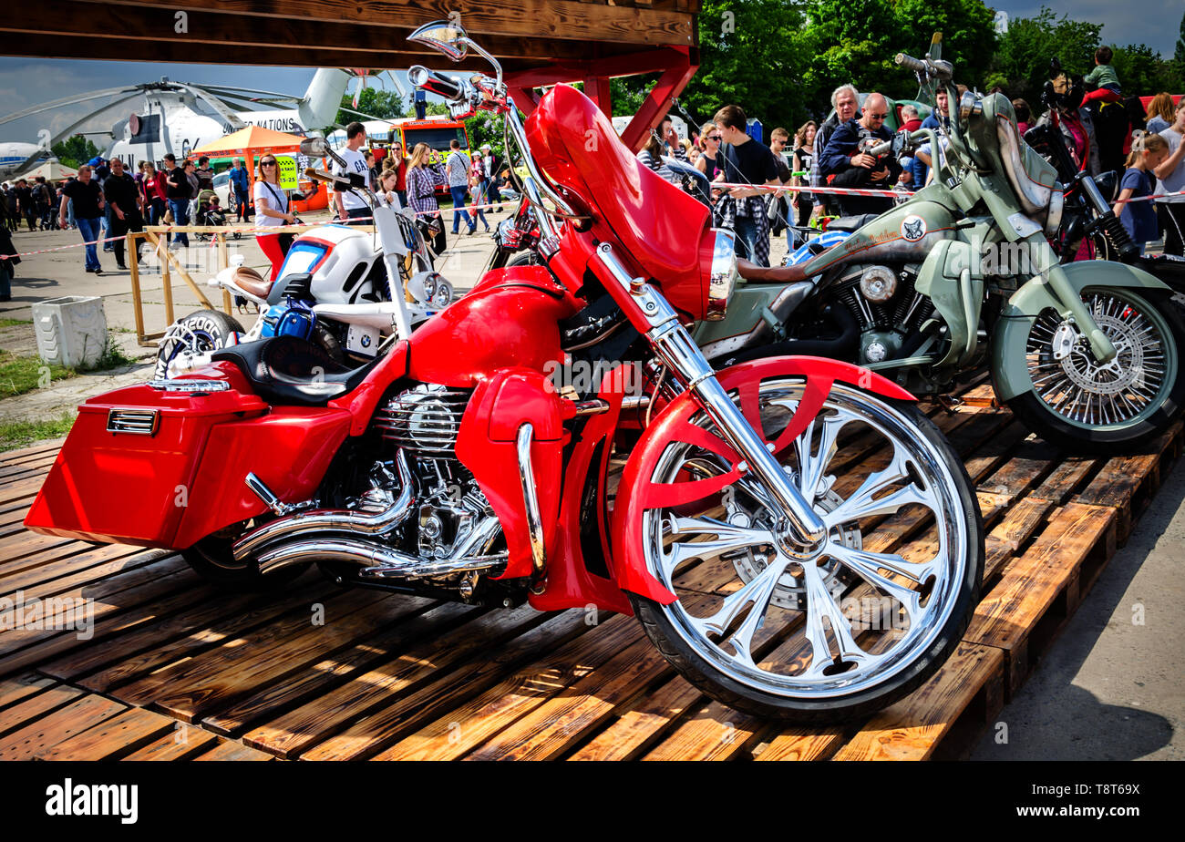 Motobike presentato al salone auto vecchia Terra, tenuto nello stato Aviation Museum, Kiev, Ucraina, può 9-12, 2019 Foto Stock