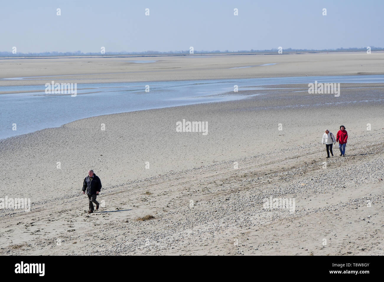 Camminare sulla spiaggia con la bassa marea, Le Crotois, Baia di Somme, Hauts-de-France, Francia Foto Stock