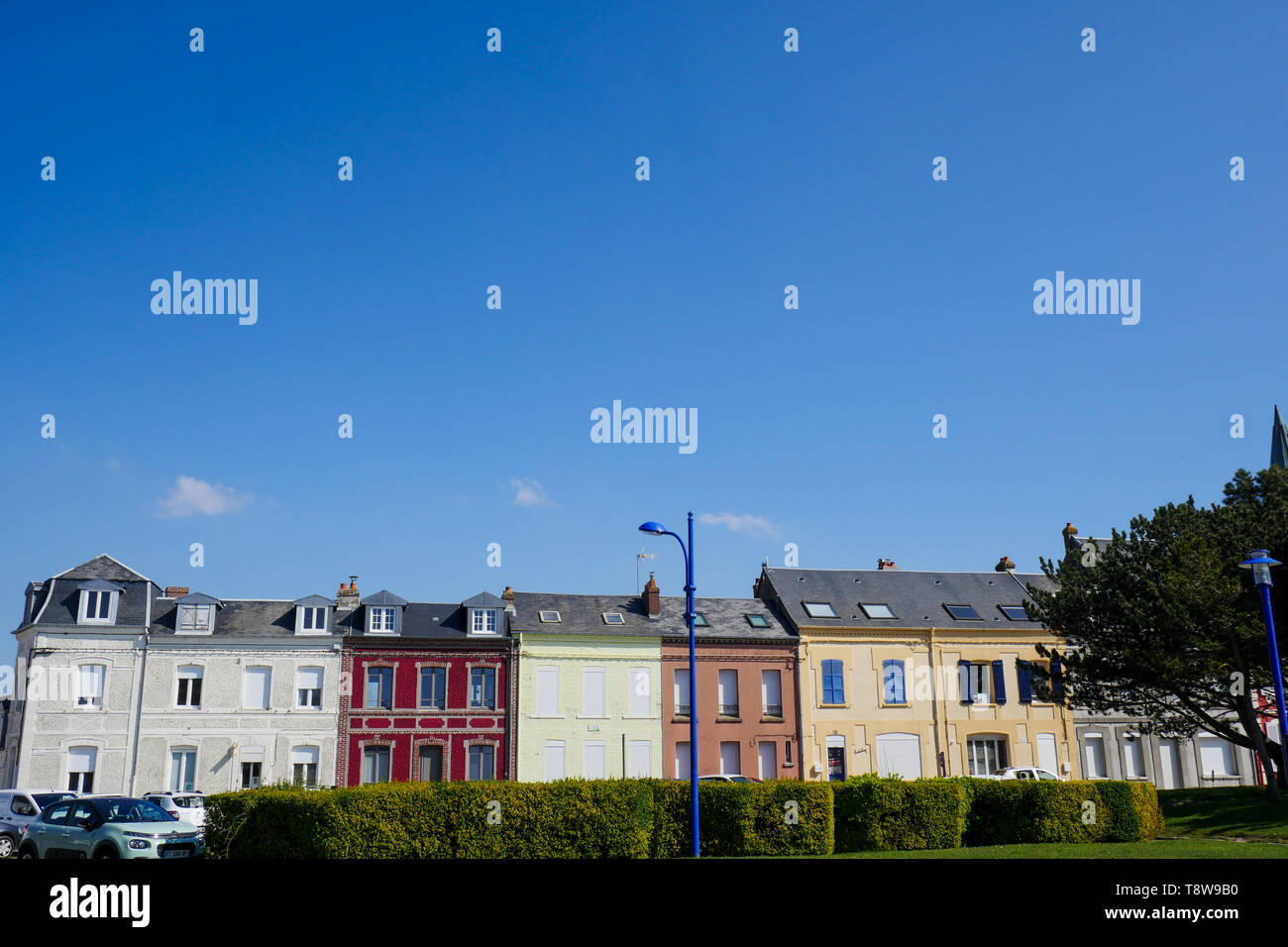 Residenze lungo la passeggiata sul lungomare, Le Crotois, Baia di Somme, Hauts-de-France, Francia Foto Stock