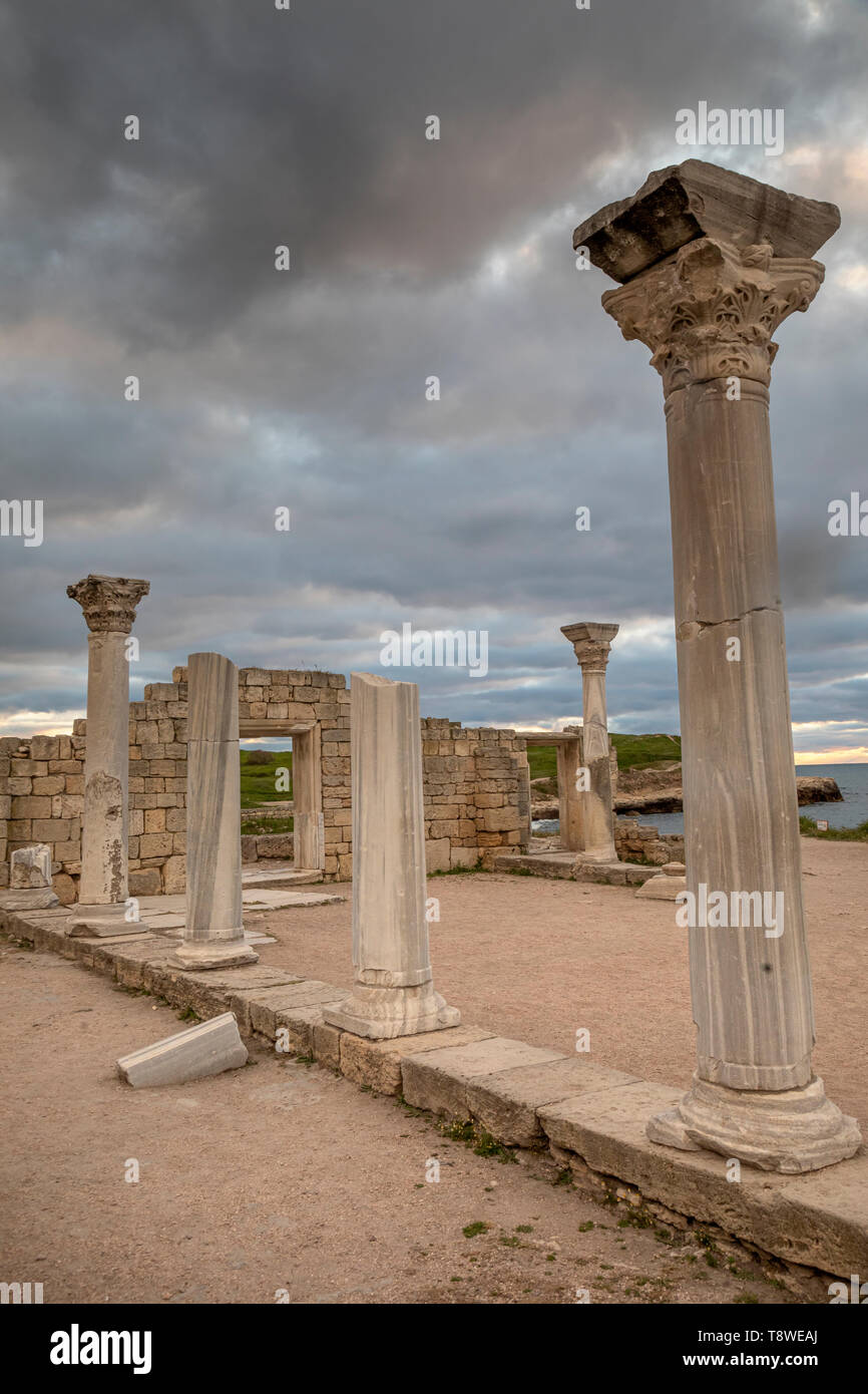 Vista di ancinet rovine della Basilica nel Museo di Tauric Chersonesos a Sebastopoli, Repubblica di Crimea Foto Stock