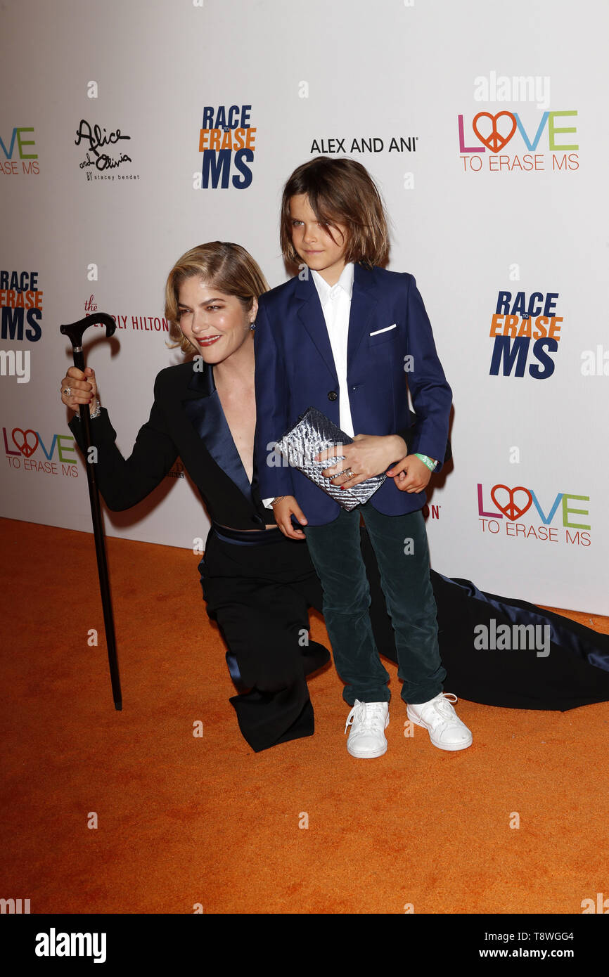 10 maggio 2019 - Beverly Hills, CA, Stati Uniti d'America - LOS ANGELES - 10 Maggio: Selma Blair, Arthur Saint Bleick a gara per cancellare MS Gala presso il Beverly Hilton Hotel il 10 maggio 2019 a Beverly Hills, CA (credito Immagine: © Kay Blake/ZUMA filo) Foto Stock