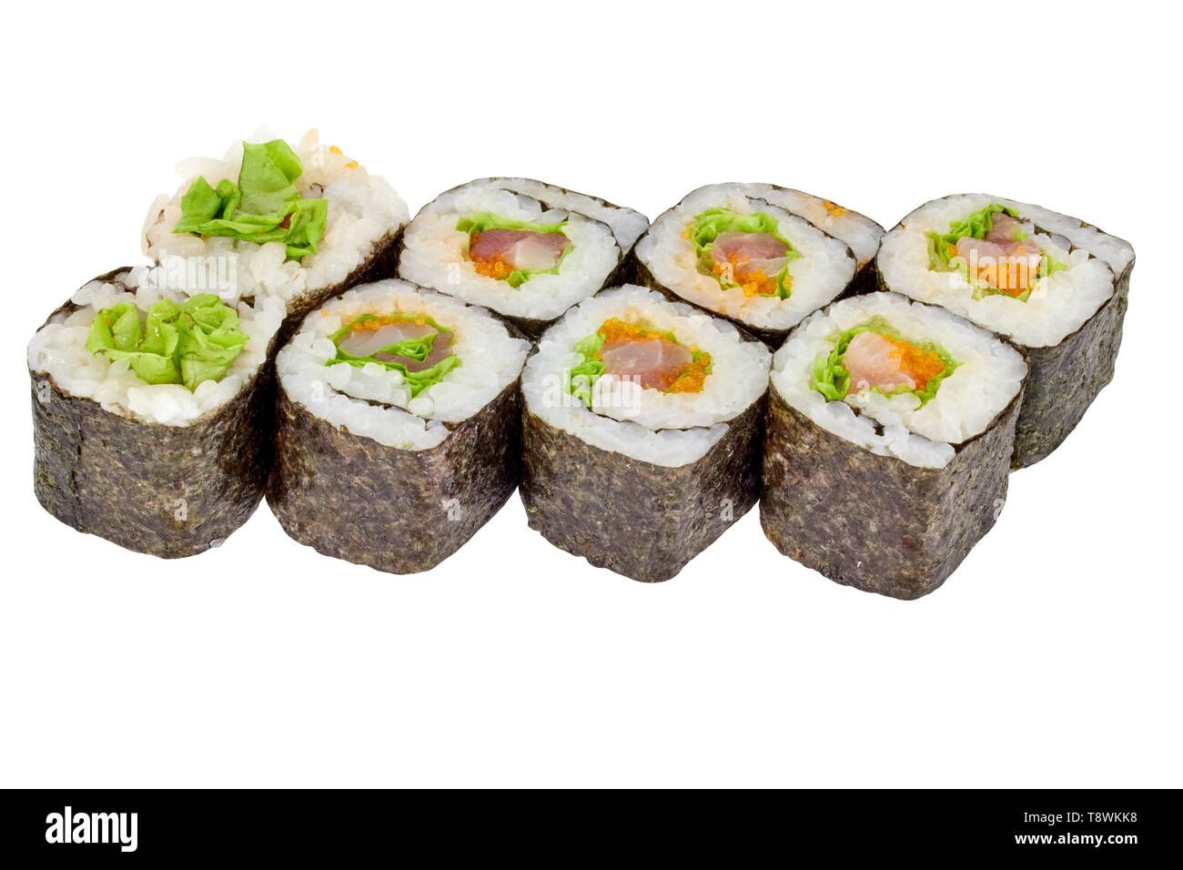 Rotolo di sushi il cibo giapponese isolati su sfondo bianco maki sushi roll con insalata di tonno e caviale vicino ristorante giapponese menu Foto Stock