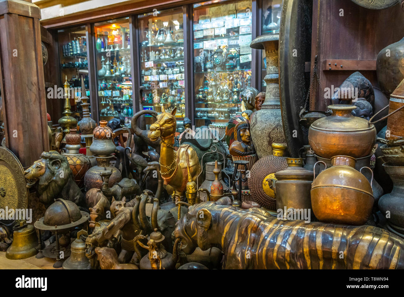 Vetrina del mercato arabo con negozio di souvenir in vecchio stile. Foto Stock