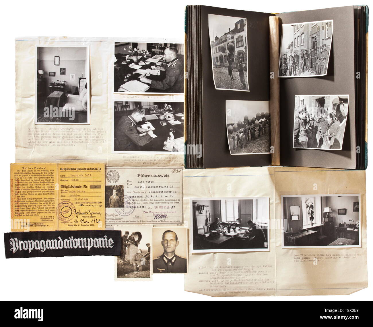 Foto e documenti del Sonderführer Hans Witte - Divisione di Propaganda Caucaso album fotografico con oltre 60 foto (alcuni racchiuso in modo lasco) della propaganda azienda 666, preso 1939-40. Raffigurati vi sono soldati trasmettendo fuori elio con palloncini da locandine, la scrittura di grandi dimensioni banner per demoralise il francese. Alcune foto con descrizione presa 1942 a Simferopol in Crimea (PK Division Caucaso). Anche generale con cavaliere del Cross, posizioni, villaggi francesi. Bracciale con il titolo 'Propagandakompanie' iscrizione, alcuni militari lettere parzialmente da alti funzionari. Passaporto con foto f, Editorial-Use-solo Foto Stock