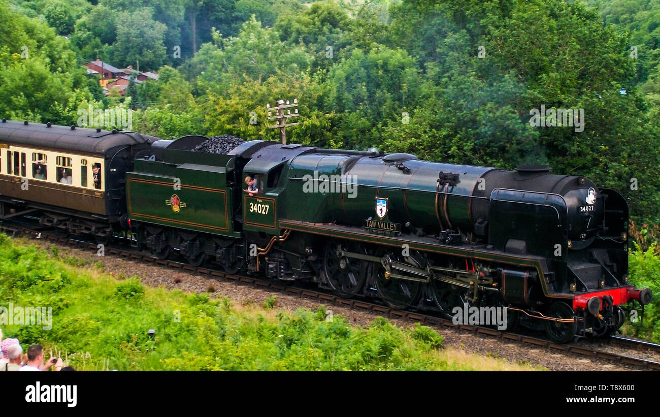 Taw Valley si allontana dalla stazione di Highley in Severn Valley Railway. Foto Stock