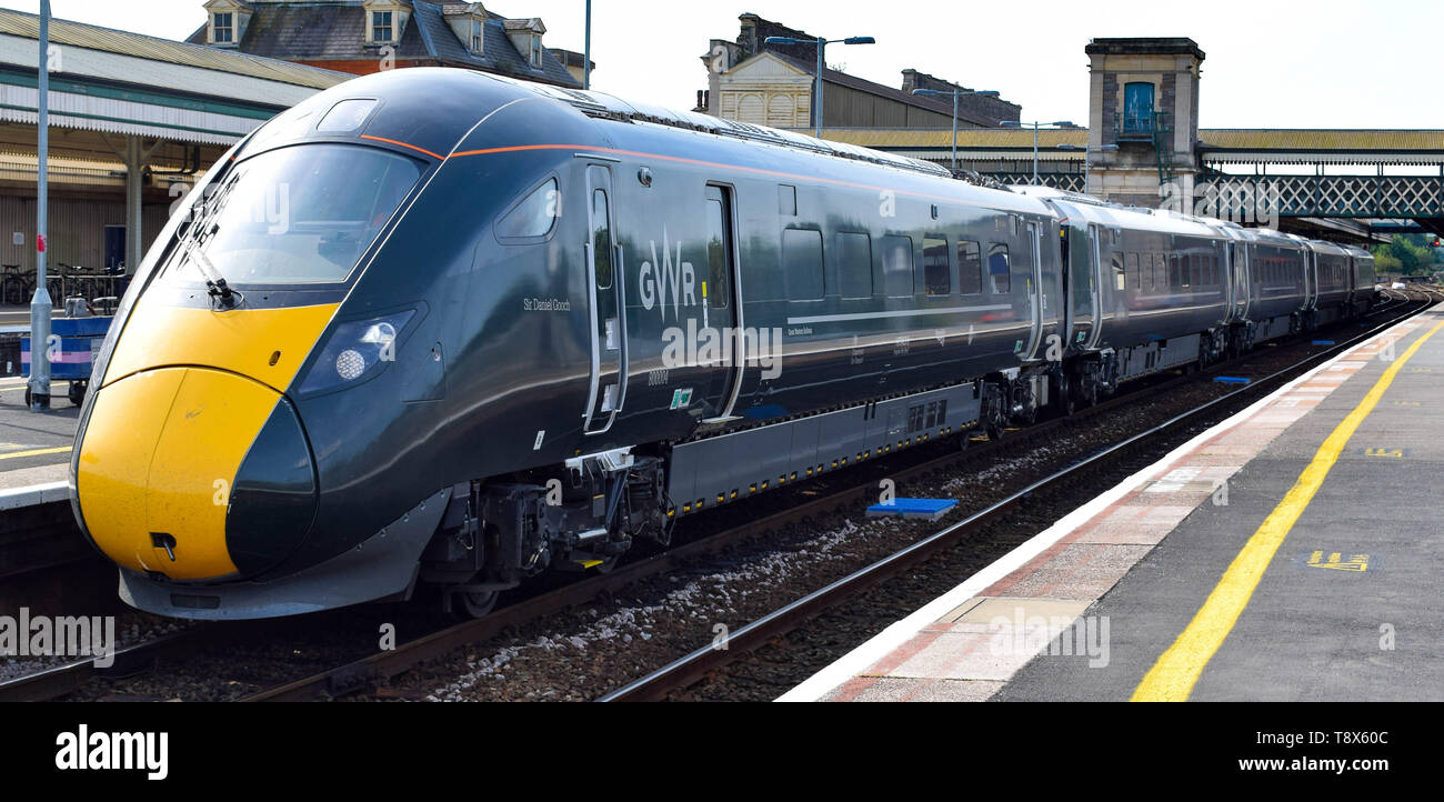 Primo servizio passeggeri della nuova classe di GWR IET 800002 a causa di discostarsi Exeter St Davids Station nel Devon. Foto Stock