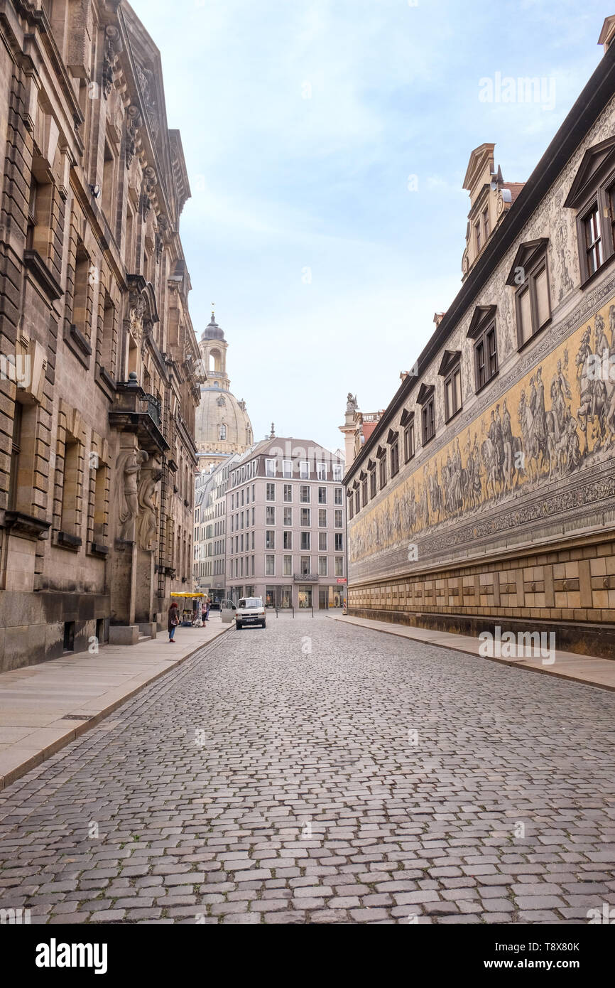 DRESDEN, Germania - 19 settembre 2018: Processione dei Principi - più grande illustrazione di porcellana nel mondo Foto Stock