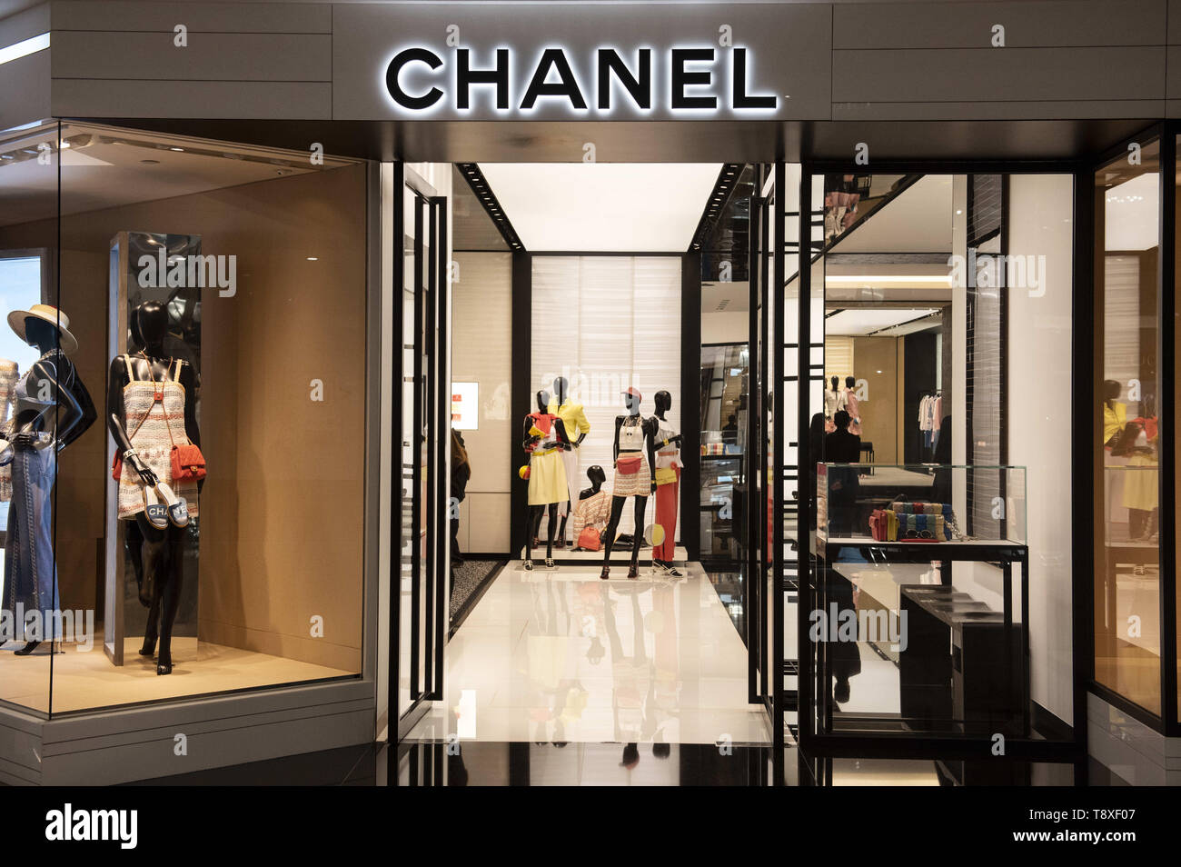 8 maggio 2019 - Hong Kong - multinazionale francese Chanel abbigliamento e  prodotti di bellezza brand store è visto in Hong Kong. (Credito Immagine: ©  Budrul Chukrut/SOPA immagini via ZUMA filo Foto stock - Alamy