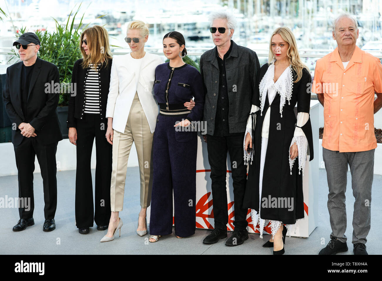 Cannes. 15 Maggio, 2019. Sara DRIVER, Tilda Swinton, Selena Gomez, Jim Jarmusch, Chloë SAVIGNY e Bill Murray su i morti non muoiono Photocall durante il 2019 Festival di pellicola di Cannes il 15 maggio 2019 presso il Palais des Festivals in Cannes, Francia. ( Credito: Lyvans Boolaky/spazio di immagine/Media Punch)/Alamy Live News Foto Stock