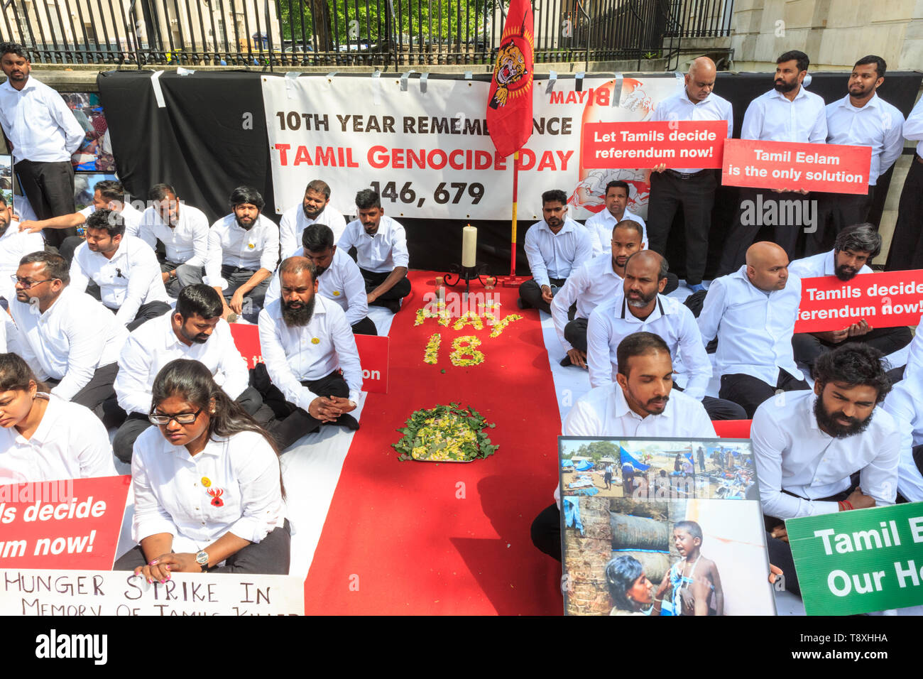Westminster, Londra, Regno Unito, 15 maggio 2019. Tamil protesta al di fuori di Downing Street a Whitehall, Westminster, per indipendenza e contro la violenza percepita e alledged genocidio precedente da parte del governo dello Sri Lanka. Credito: Imageplotter/Alamy Live News Foto Stock