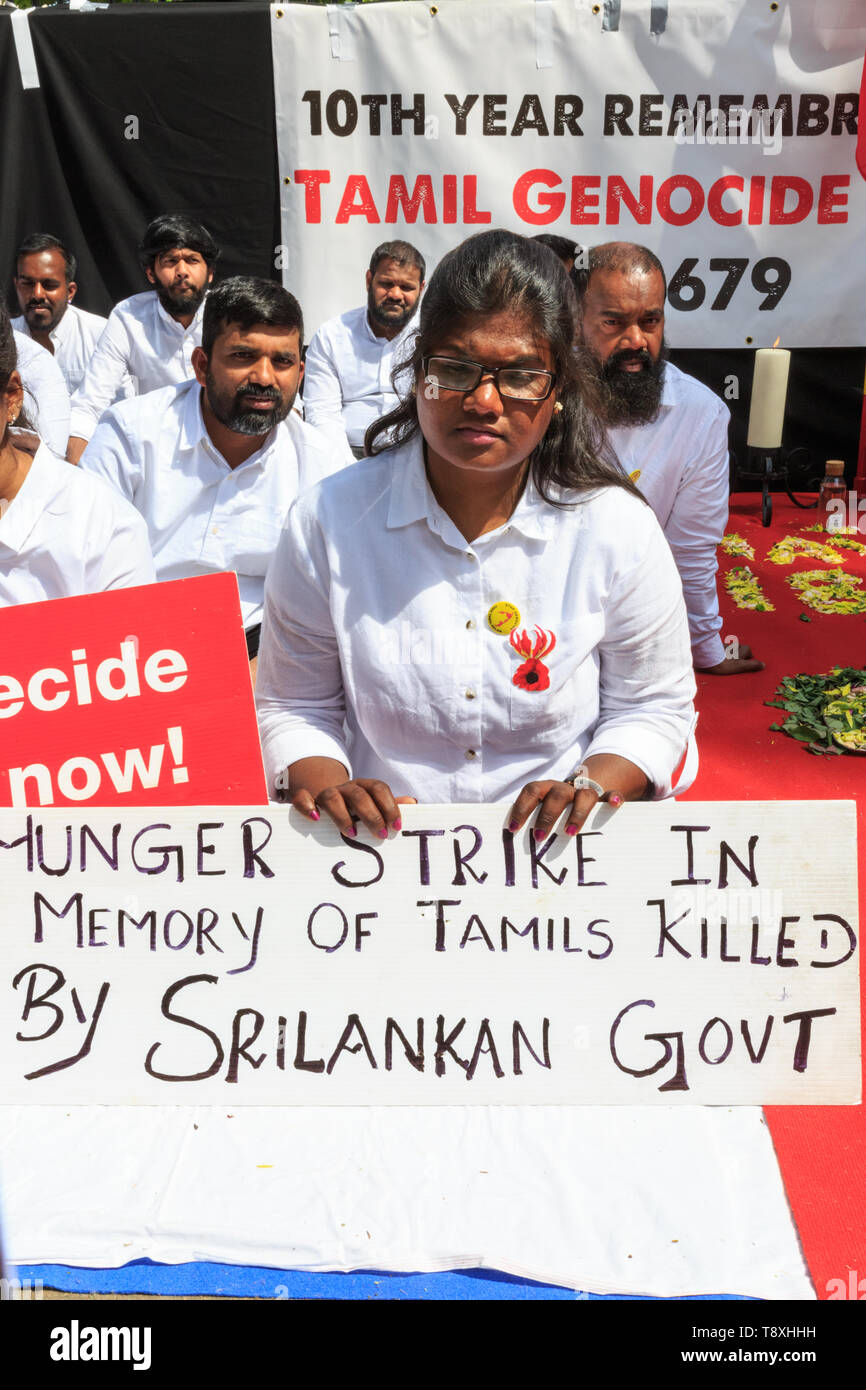 Westminster, Londra, Regno Unito, 15 maggio 2019. Tamil protesta al di fuori di Downing Street a Whitehall, Westminster, per indipendenza e contro la violenza percepita e alledged genocidio precedente da parte del governo dello Sri Lanka. Credito: Imageplotter/Alamy Live News Foto Stock