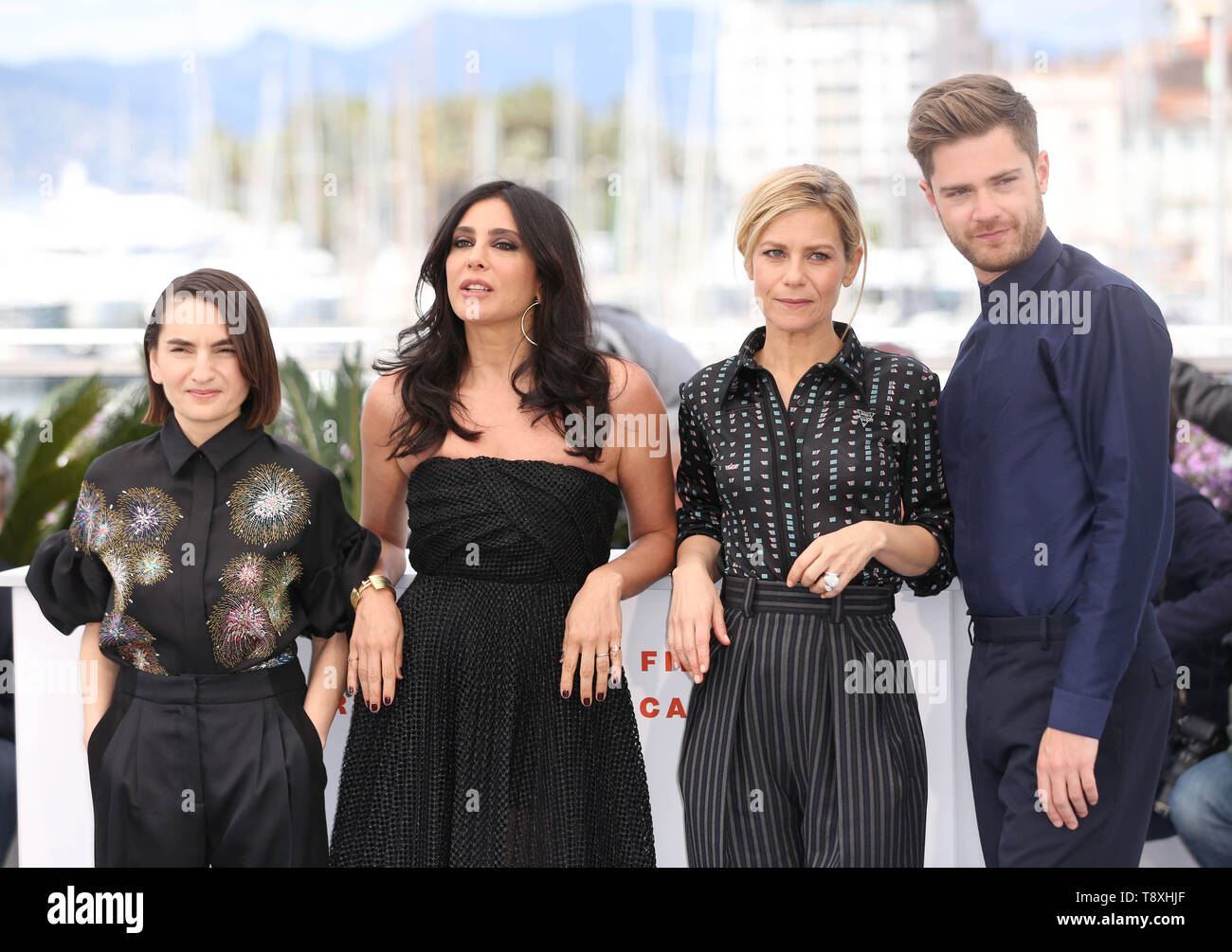 Cannes, Francia. 15 Maggio, 2019. Un Certain Regard presidente della giuria Nadine Labaki (2 L) e altri membri della giuria pongono durante un photocall presso la 72a Cannes Film Festival di Cannes, Francia, 15 maggio 2019. La 72a Cannes Film Festival è qui tenuto dal 14 al 25 maggio. Credito: Gao Jing/Xinhua/Alamy Live News Foto Stock