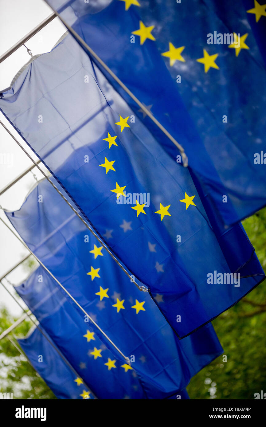 15 maggio 2019, Berlin: bandiere europee appendere in ingresso al Haus der Deutschen Wirtschaft. Foto: Christoph Soeder/dpa Foto Stock