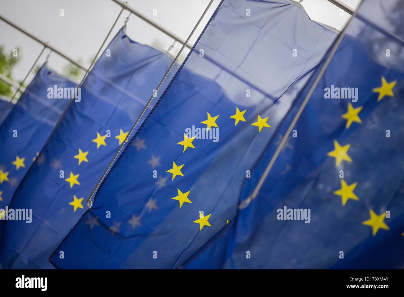 15 maggio 2019, Berlin: bandiere europee appendere in ingresso al Haus der Deutschen Wirtschaft. Foto: Christoph Soeder/dpa Foto Stock