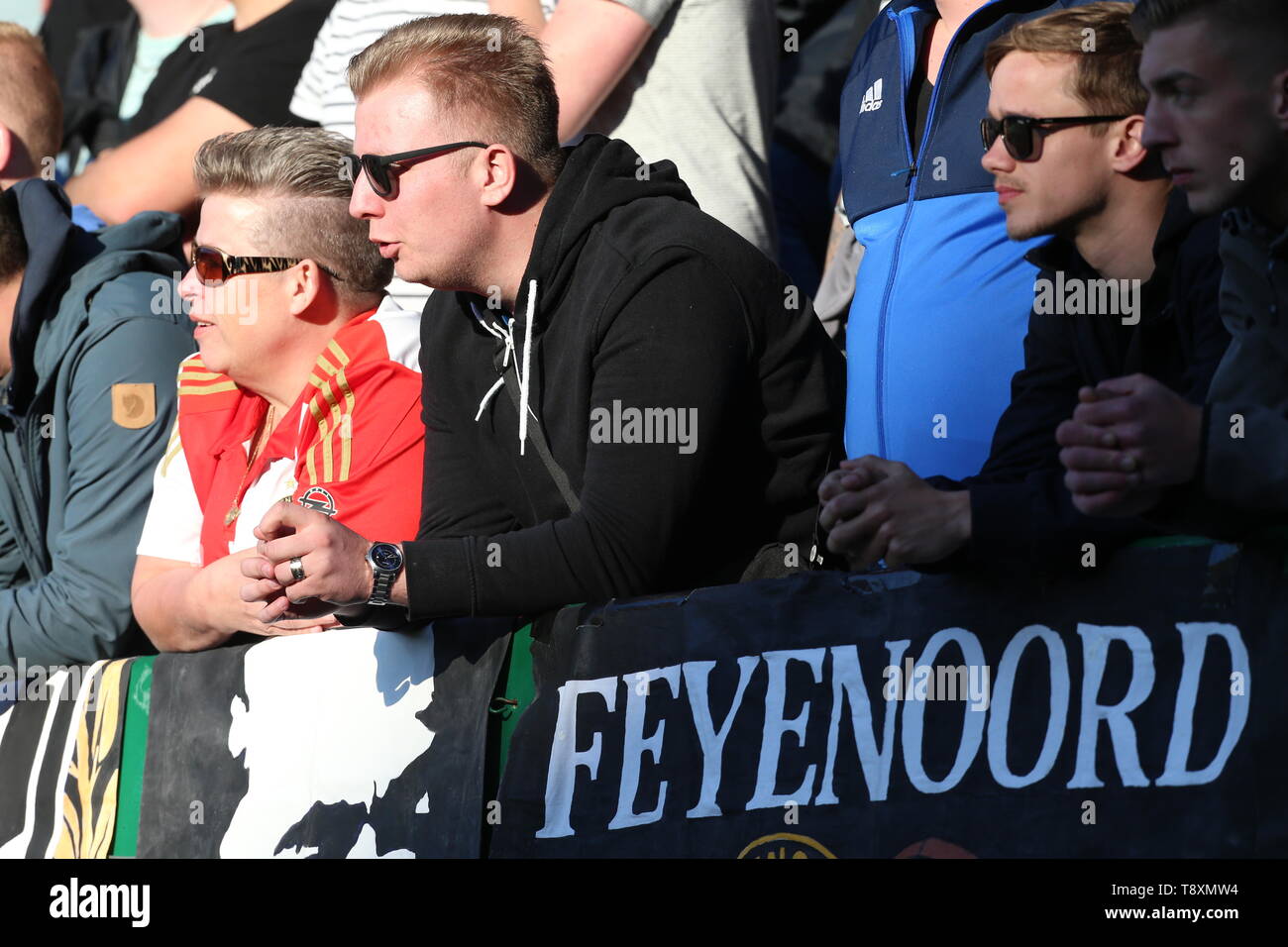 SITTARD, Paesi Bassi, 15-05-2019, calcio, Olandese, Fortuna Sittard - Feyenoord, eredivisie Fortuna Sittard Stadium, stagione 2018-2019, Feyenoord fan celebra il traguardo Foto Stock