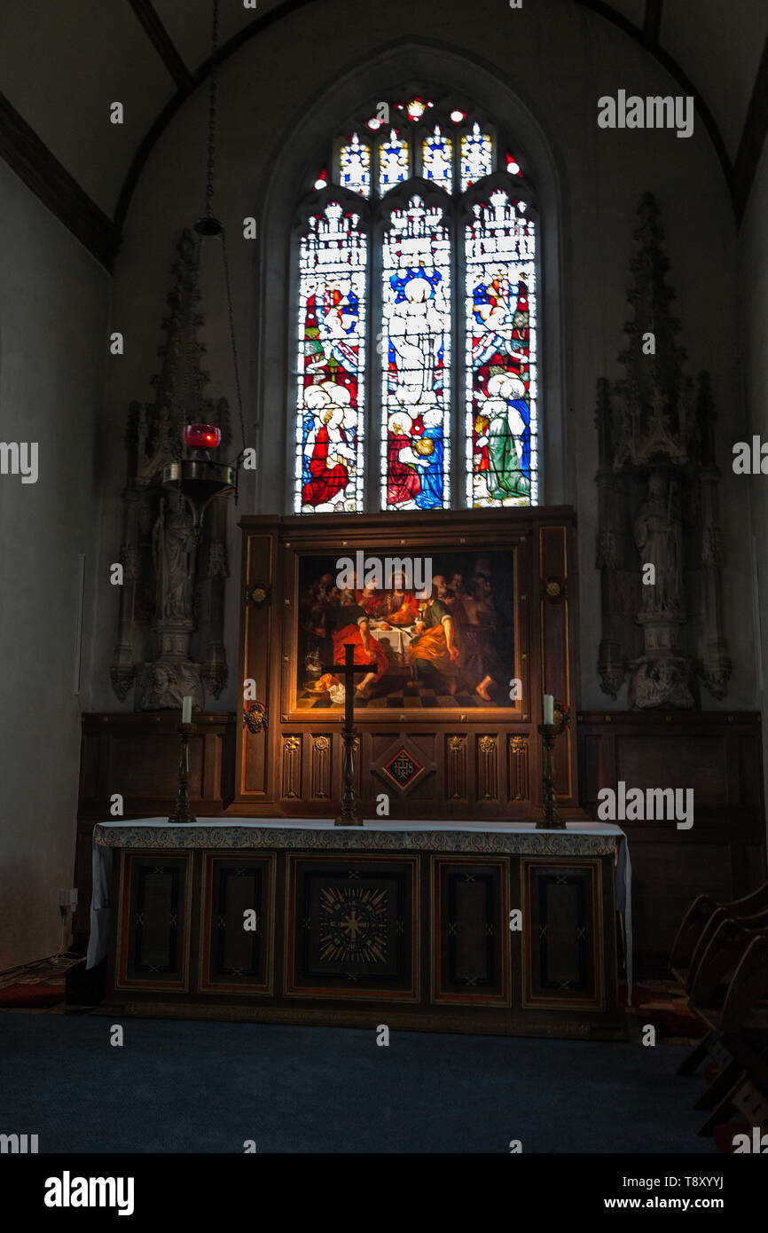 La pittura dell'Ultima Cena in reredos dal XVII secolo pittore olandese, chiesa di Santa Maria, Purton, Wiltshire, Inghilterra, Regno Unito Foto Stock