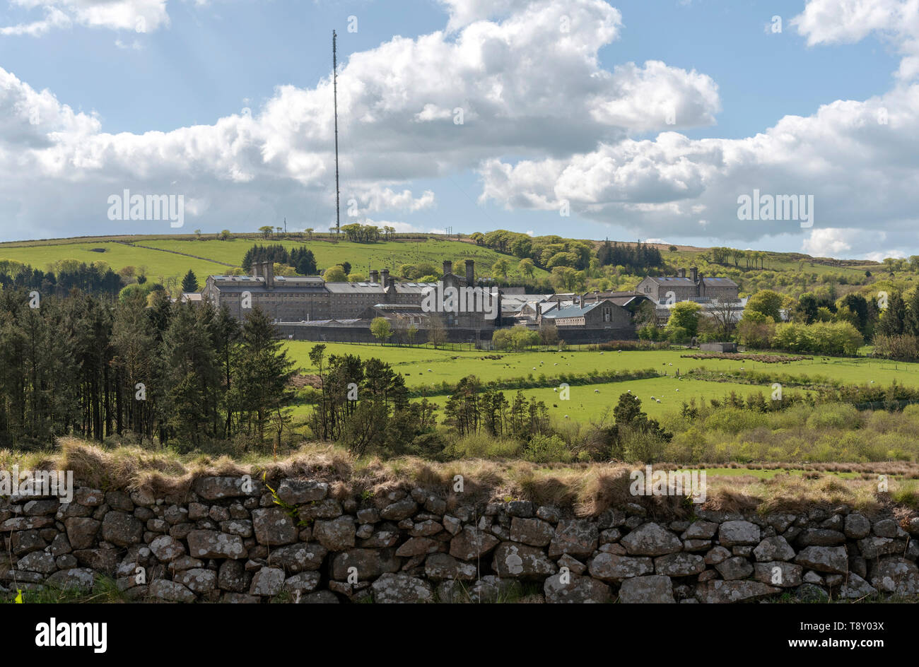Princetown, Dartmoor Devon, Inghilterra, Regno Unito. Maggio 2019. HM prigione Dartmoor una categoria C gli uomini del carcere costruito di granito nel Parco Nazionale di Dartmoor. Foto Stock