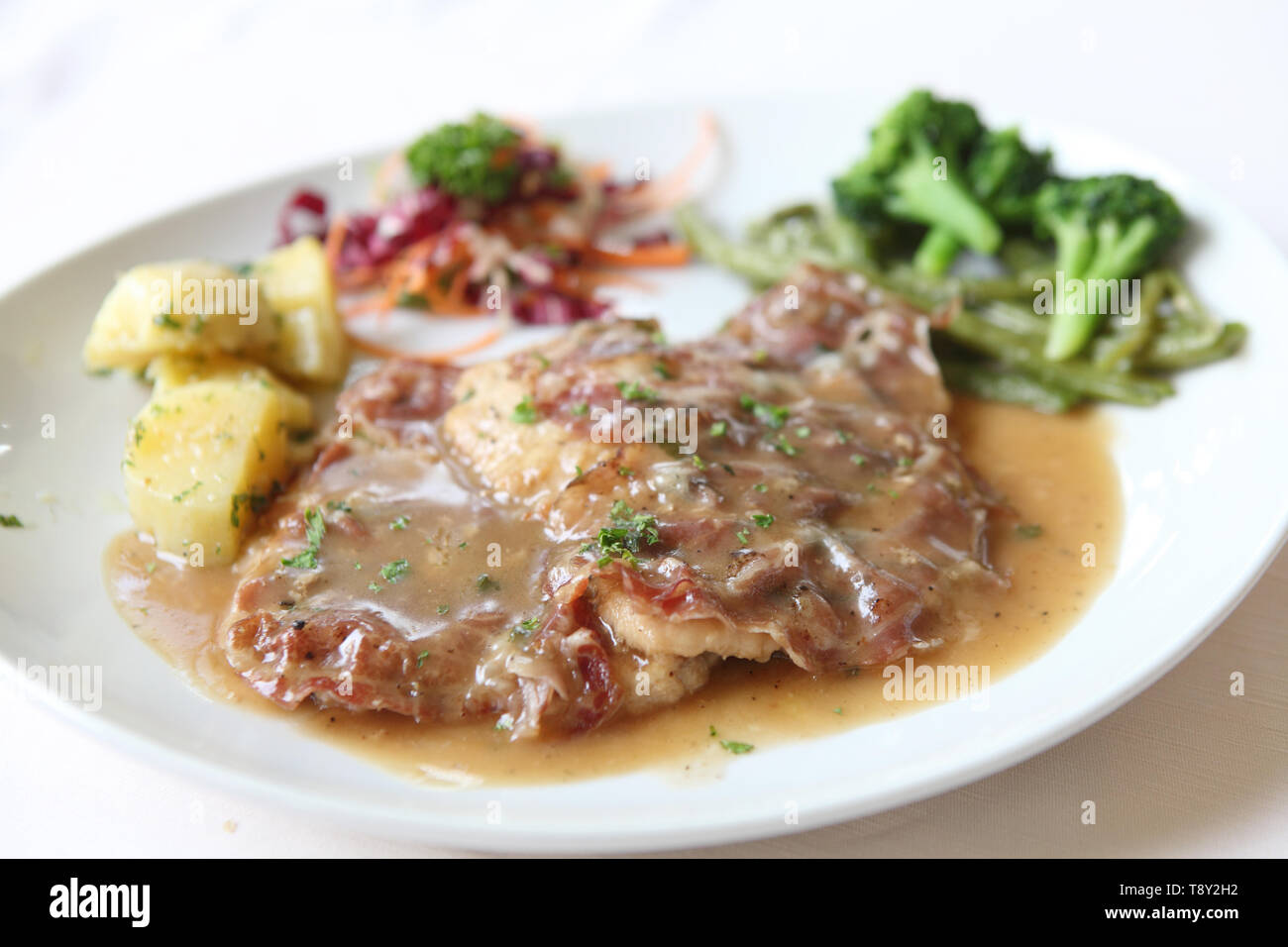 Saltimbocca bistecca di carne di maiale Foto Stock