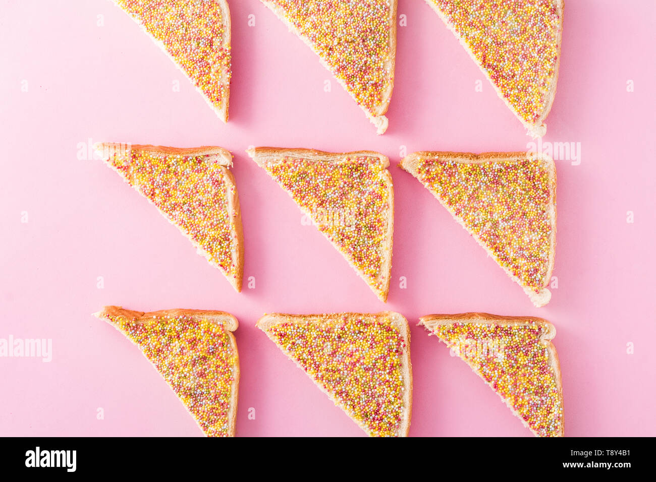 Tradizionale australiana fata pane pattern su sfondo rosa Foto Stock