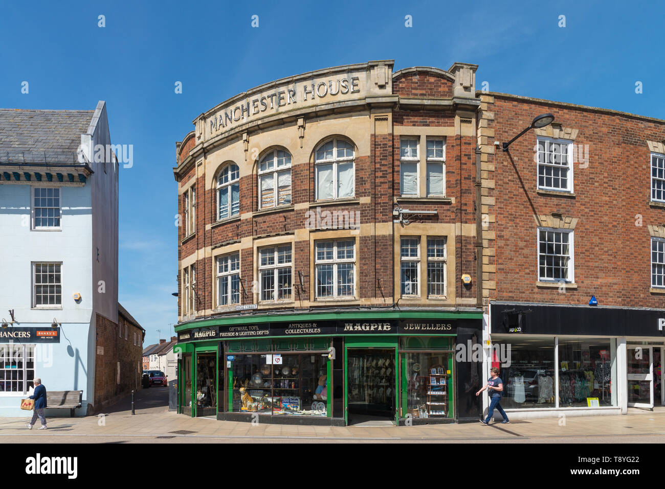 Casa di Manchester a Evesham, Worcestershire che include la Gazza oggetti di antiquariato e collezionismo Foto Stock