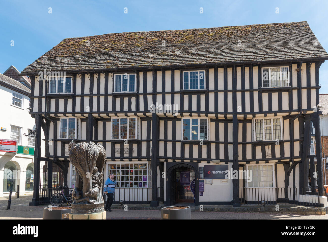Ramo di Natwest Bank in un bianco e nero con cornice in legno edificio in Piazza del Mercato nel centro della città mercato di Evesham, Worcestershire, Regno Unito Foto Stock