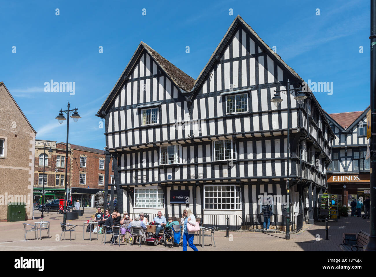 Ramo di Natwest Bank in un bianco e nero con cornice in legno edificio in Piazza del Mercato nel centro della città mercato di Evesham, Worcestershire, Regno Unito Foto Stock