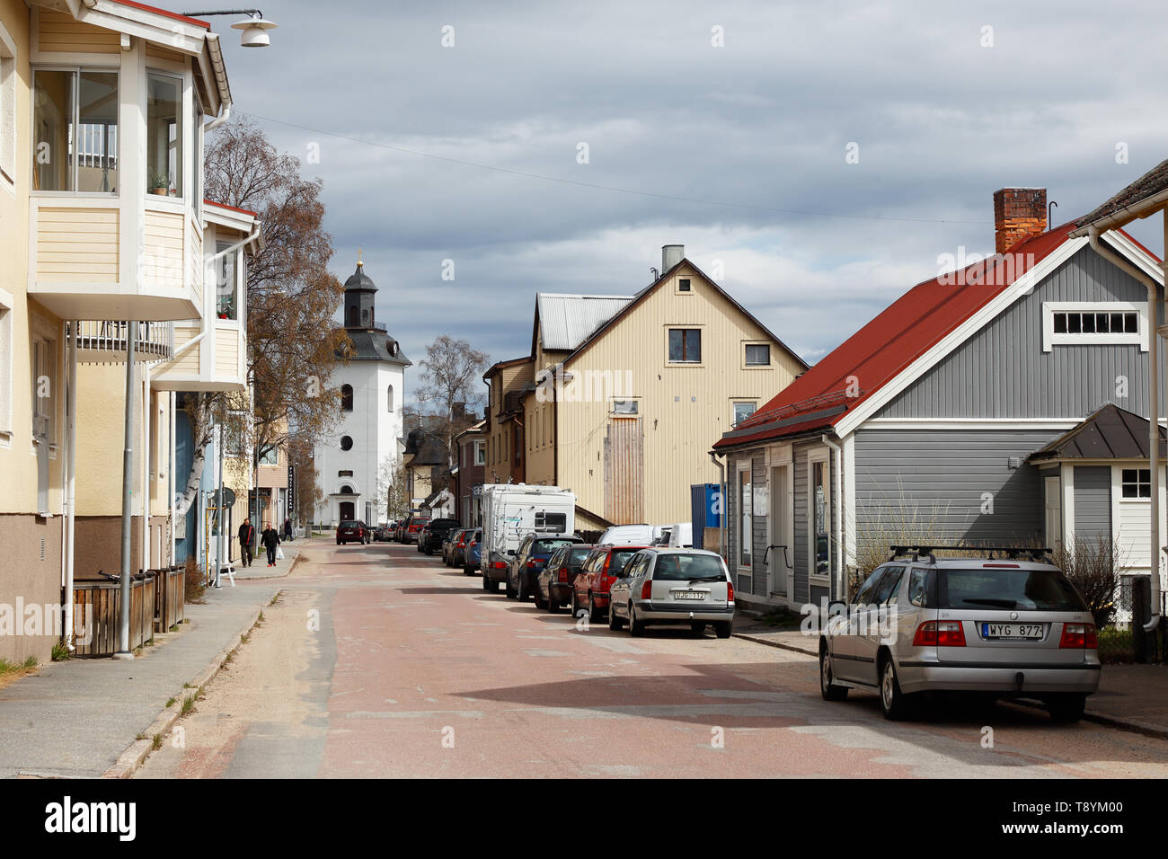 Sveg, Svezia - 14 Maggio 2019: vista del Kyrkogatan street nel centro di Sveg nella provincia di Harjedalen. Foto Stock