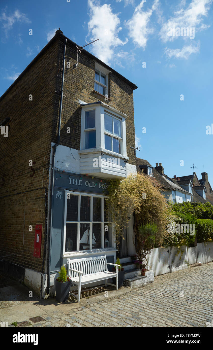 La strada principale di Upnor superiore, Kent, Regno Unito. Foto Stock