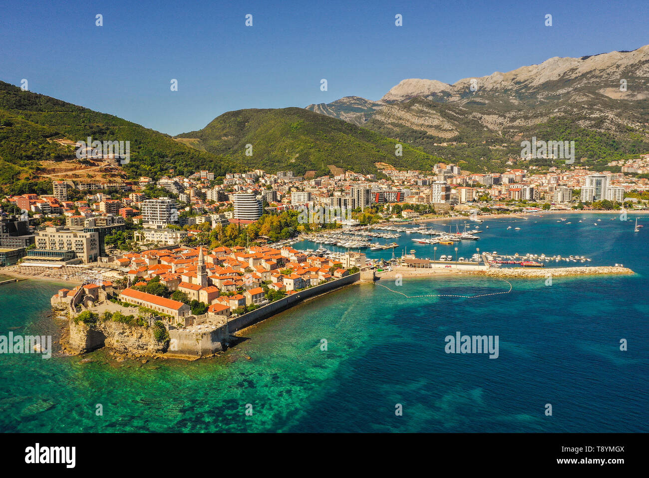 Budva è una città in Montenegro sul Mare Adriatico. Parte della Riviera di  Budva, è conosciuto