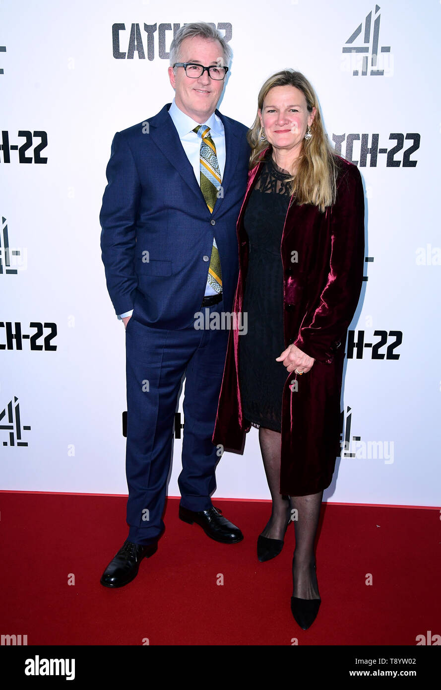 Ellen Kuras (sinistra) e Luca Davies frequentando il Catch-22 UK Premiere, tenutasi al cinema Vue Westfield di Londra. Foto Stock